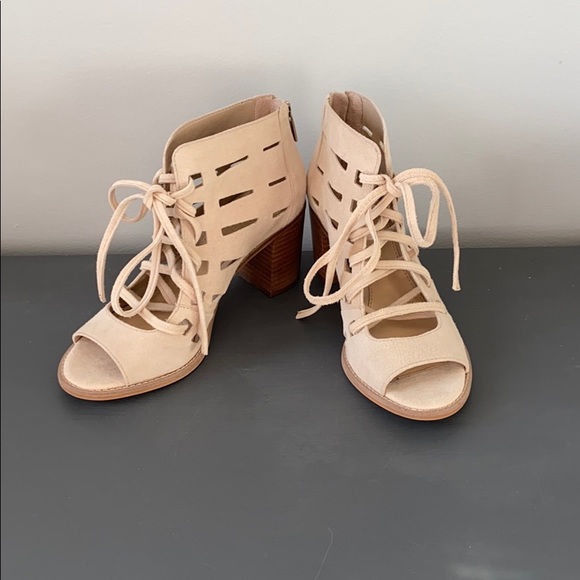Vince Camuto Shoes - New Vince Camuto Tressa Suede Booties